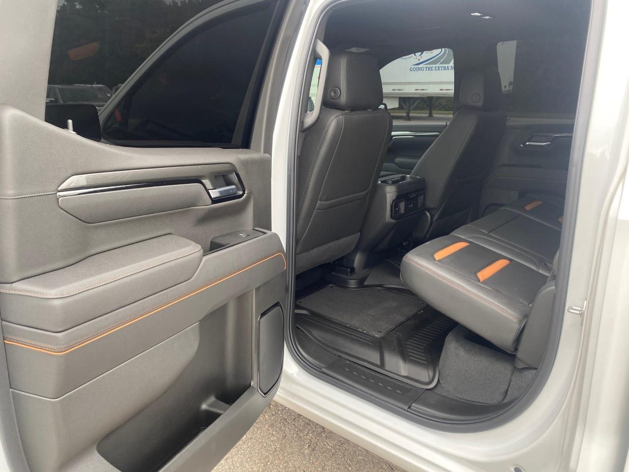 2025 GMC Sierra 1500 Crew Cab Short Box 4-Wheel Drive AT4 Photo