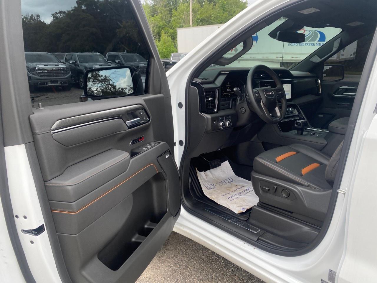 2025 GMC Sierra 1500 Crew Cab Short Box 4-Wheel Drive AT4 Photo