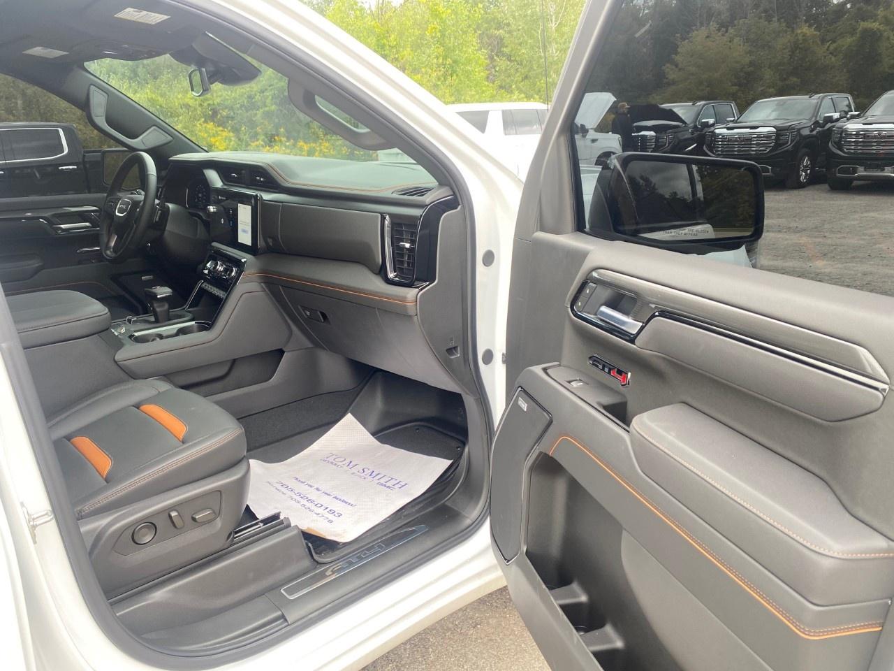 2025 GMC Sierra 1500 Crew Cab Short Box 4-Wheel Drive AT4 Photo