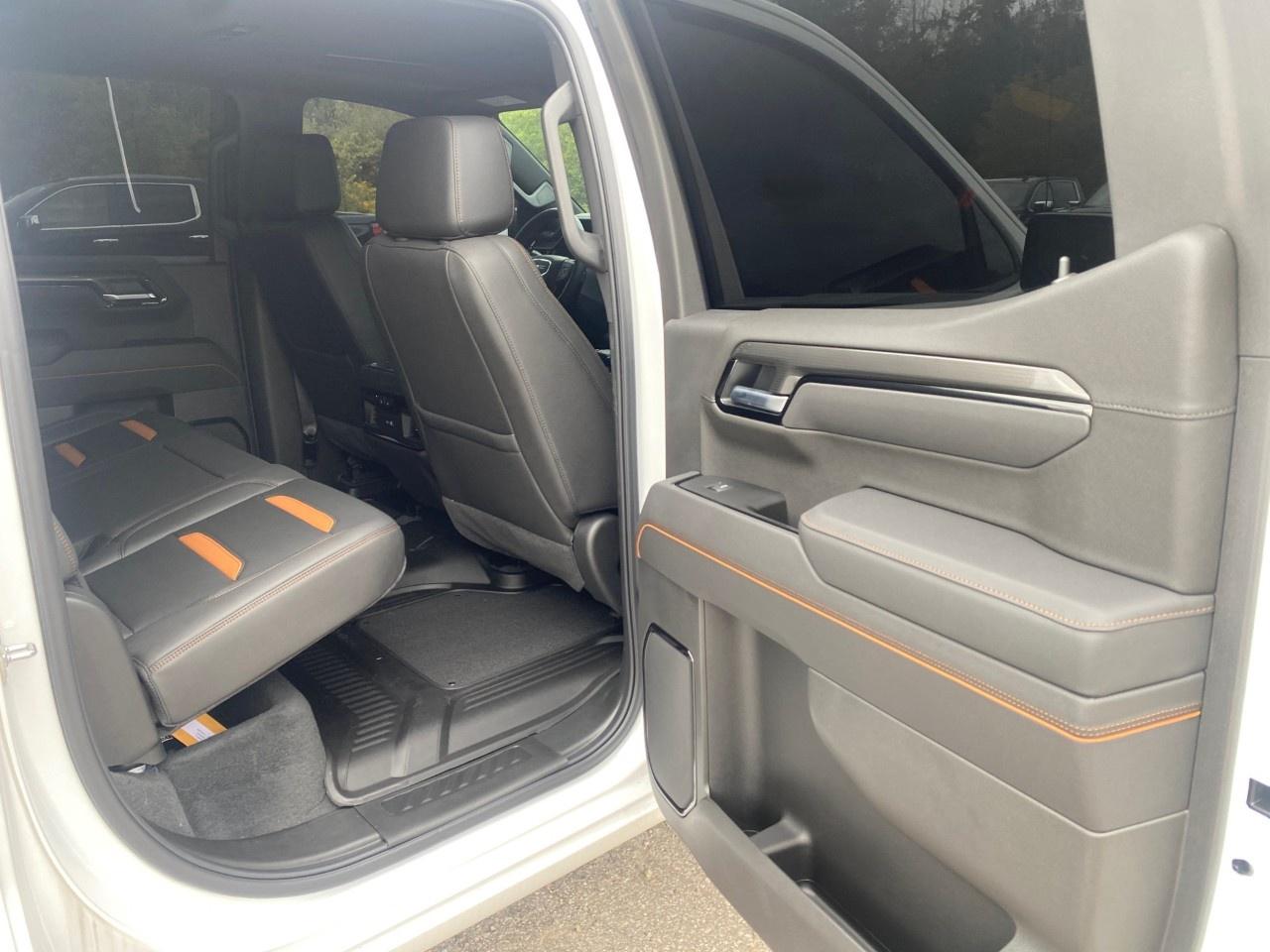 2025 GMC Sierra 1500 Crew Cab Short Box 4-Wheel Drive AT4 Photo