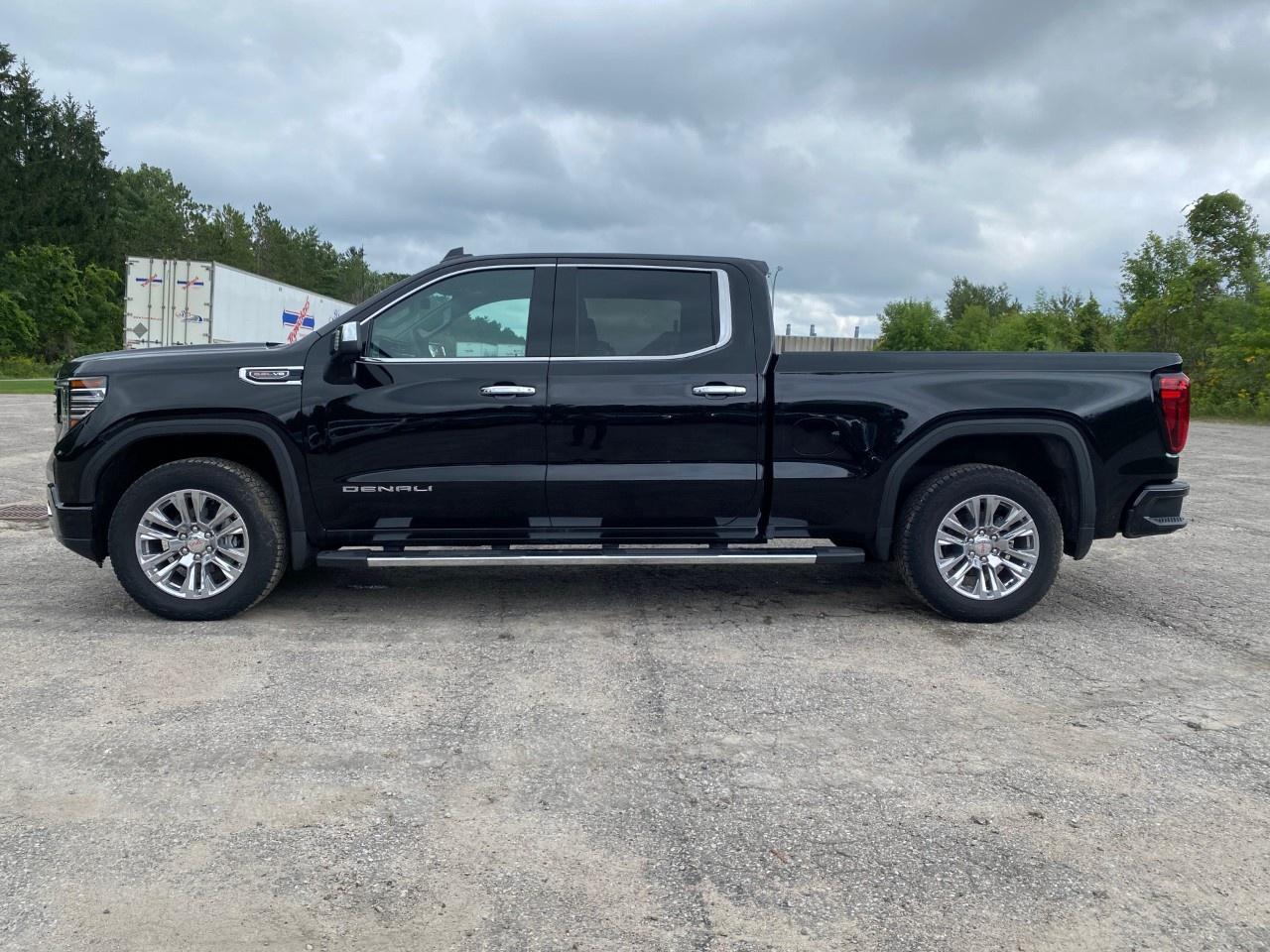 2025 GMC Sierra 1500 Crew Cab Standard Box 4-Wheel Drive Denali Photo1