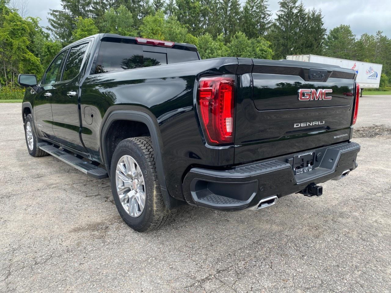 2025 GMC Sierra 1500 Crew Cab Standard Box 4-Wheel Drive Denali Photo