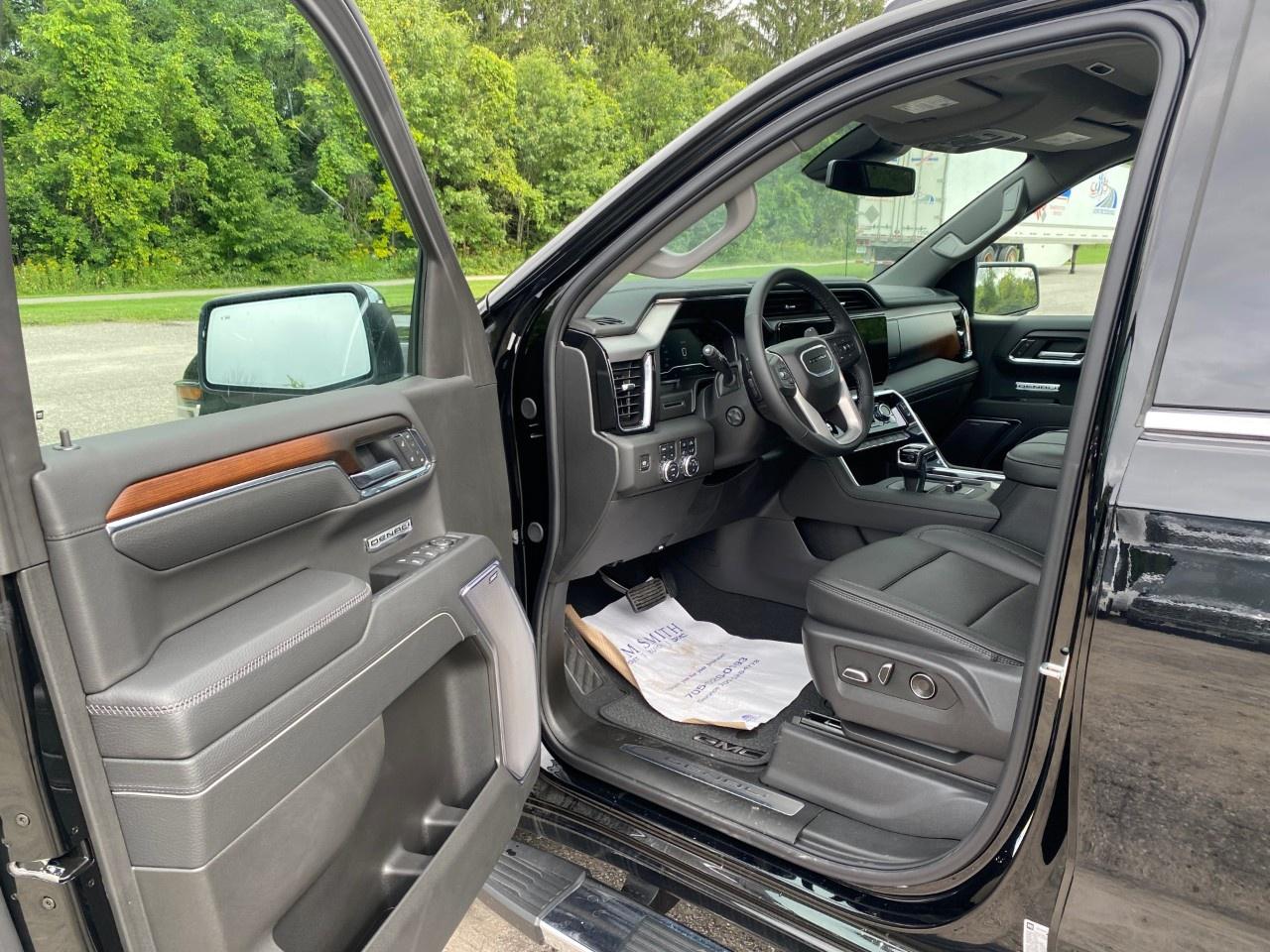2025 GMC Sierra 1500 Crew Cab Standard Box 4-Wheel Drive Denali Photo