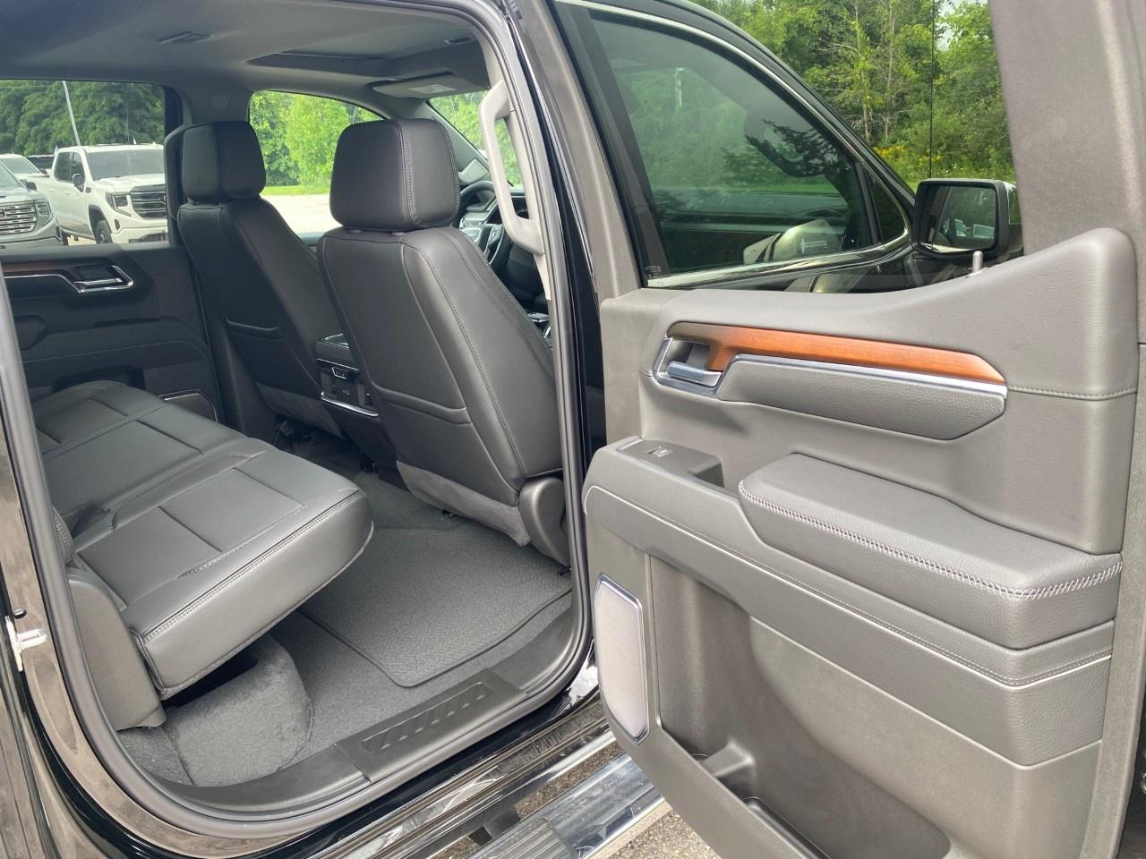 2025 GMC Sierra 1500 Crew Cab Standard Box 4-Wheel Drive Denali Photo
