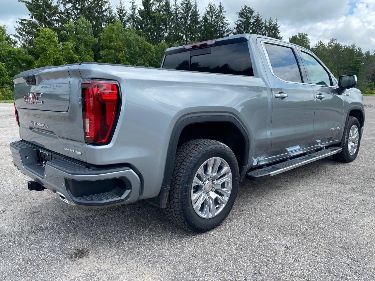 2025 GMC Sierra 1500 Crew Cab Short Box 4-Wheel Drive Denali Photo4