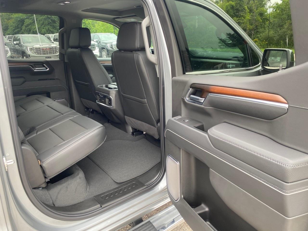 2025 GMC Sierra 1500 Crew Cab Short Box 4-Wheel Drive Denali Photo