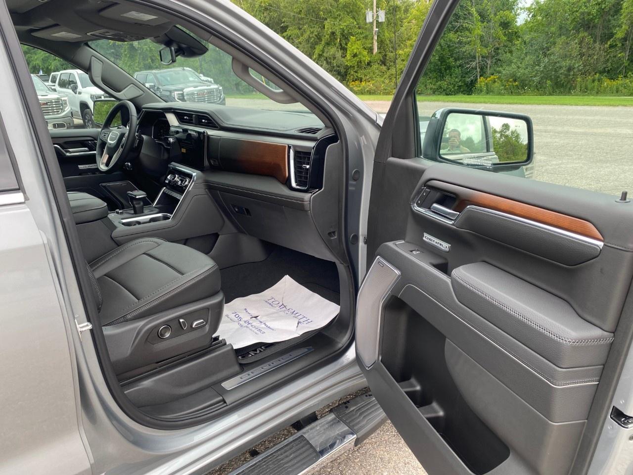 2025 GMC Sierra 1500 Crew Cab Short Box 4-Wheel Drive Denali Photo