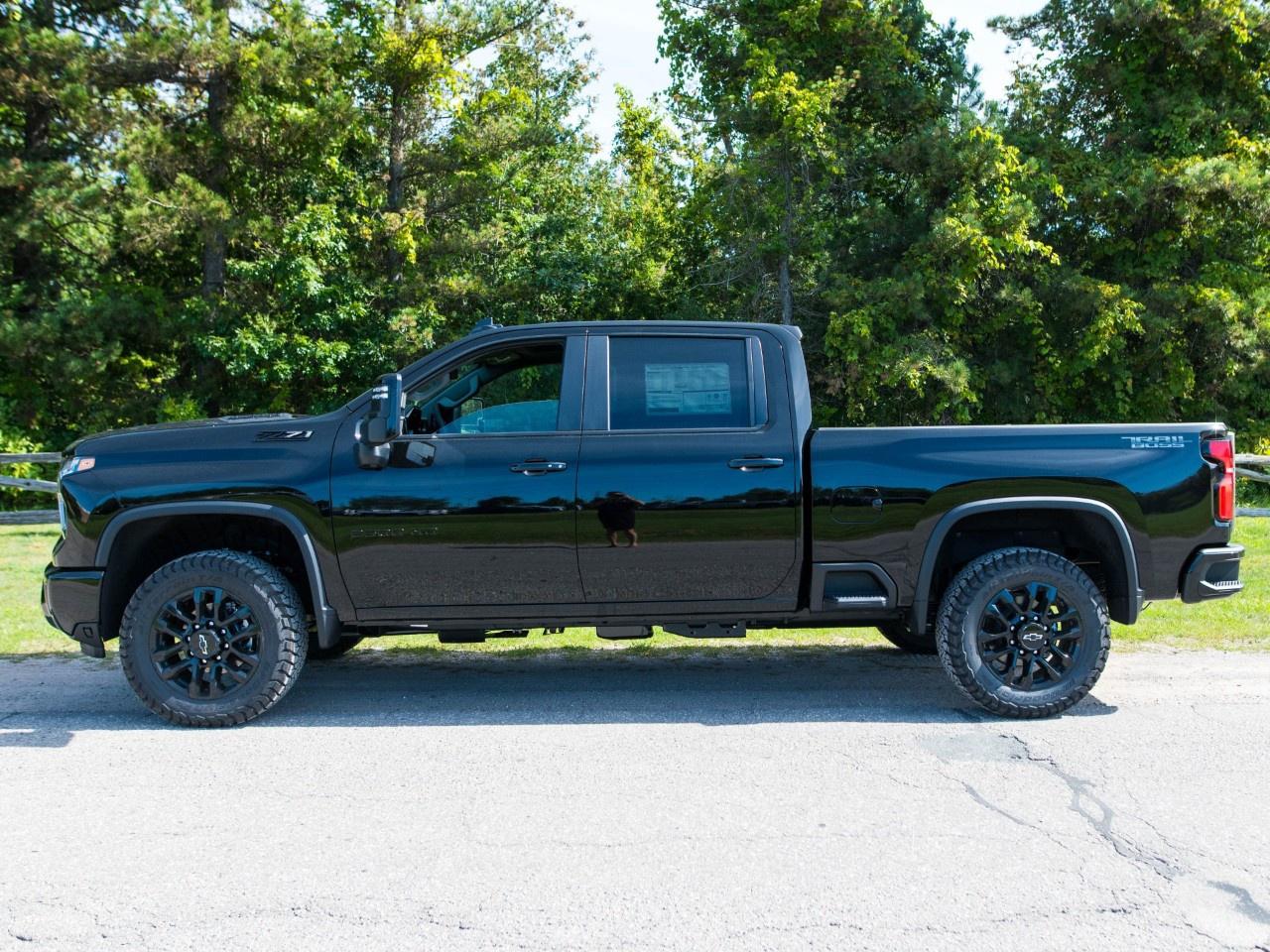 2026 Chevrolet SILVERADO 2500HD 4WD Crew Cab Standard Box LT Photo1