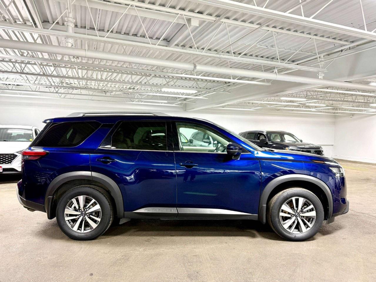 2023 Nissan Pathfinder SL 4WD Photo4