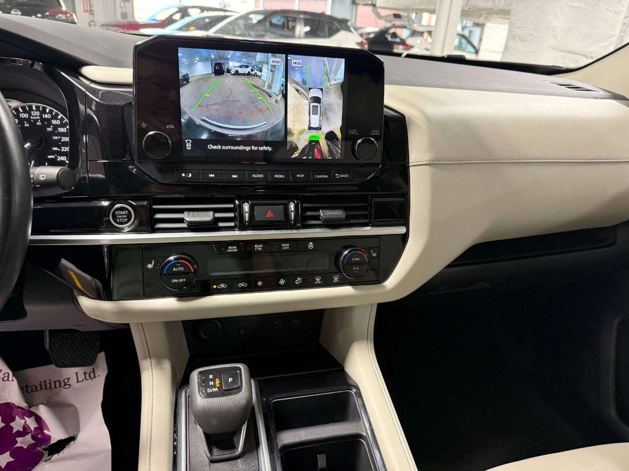 2023 Nissan Pathfinder SL 4WD Photo