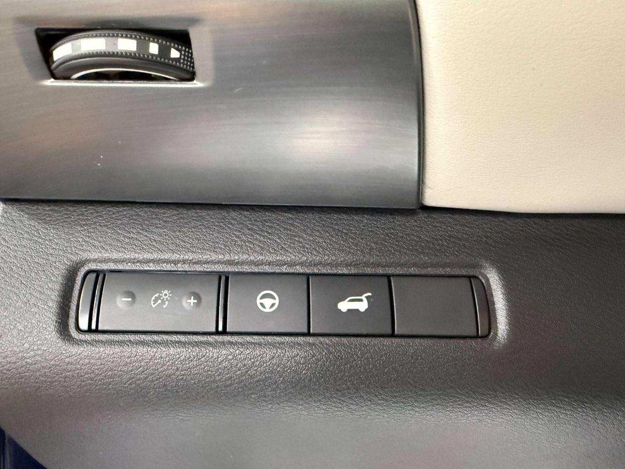 2023 Nissan Pathfinder SL 4WD Photo