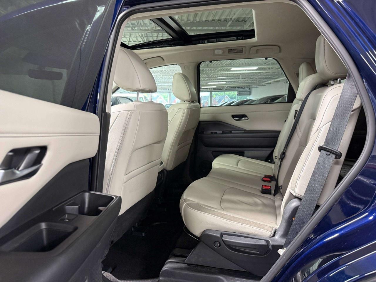 2023 Nissan Pathfinder SL 4WD Photo