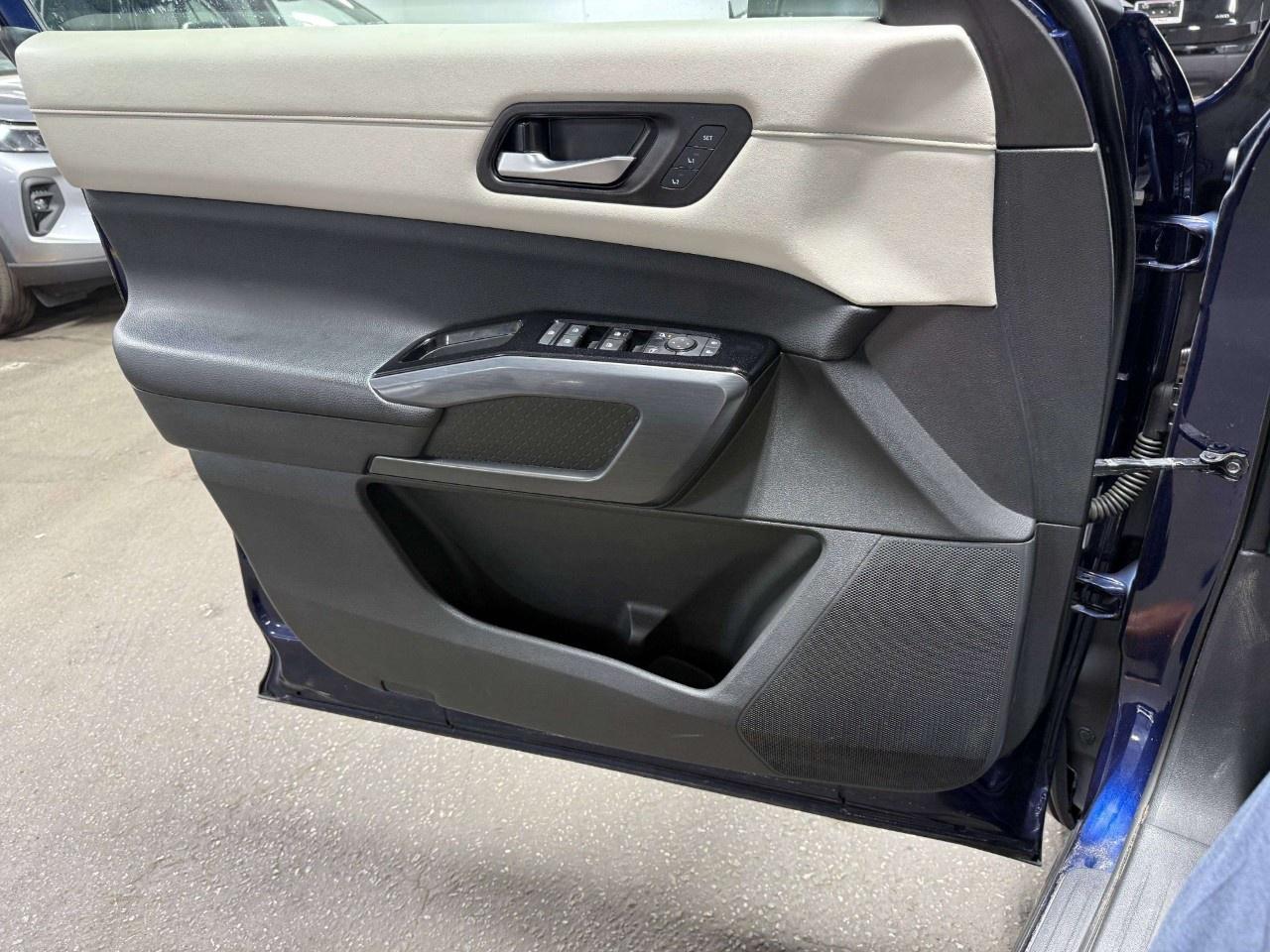 2023 Nissan Pathfinder SL 4WD Photo