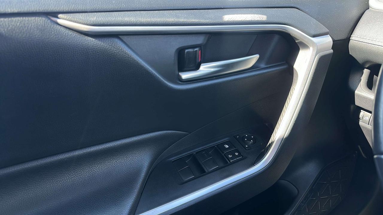 2019 Toyota RAV4 XLE Photo