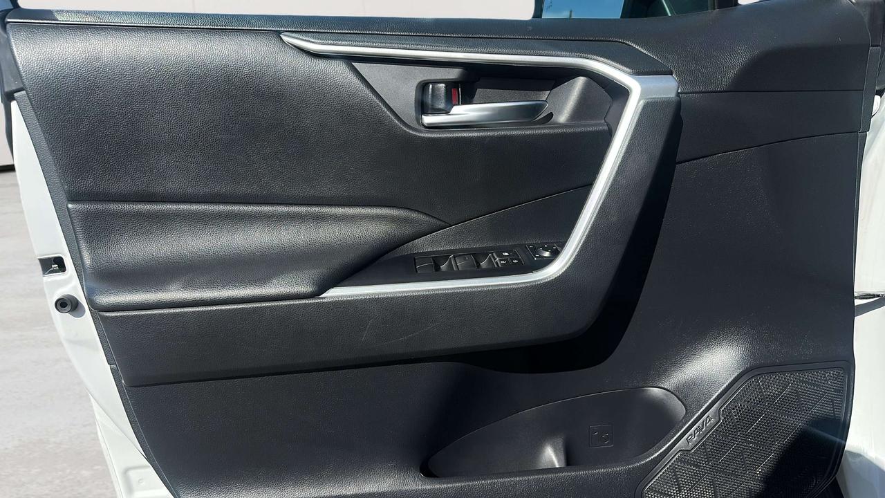 2019 Toyota RAV4 XLE Photo