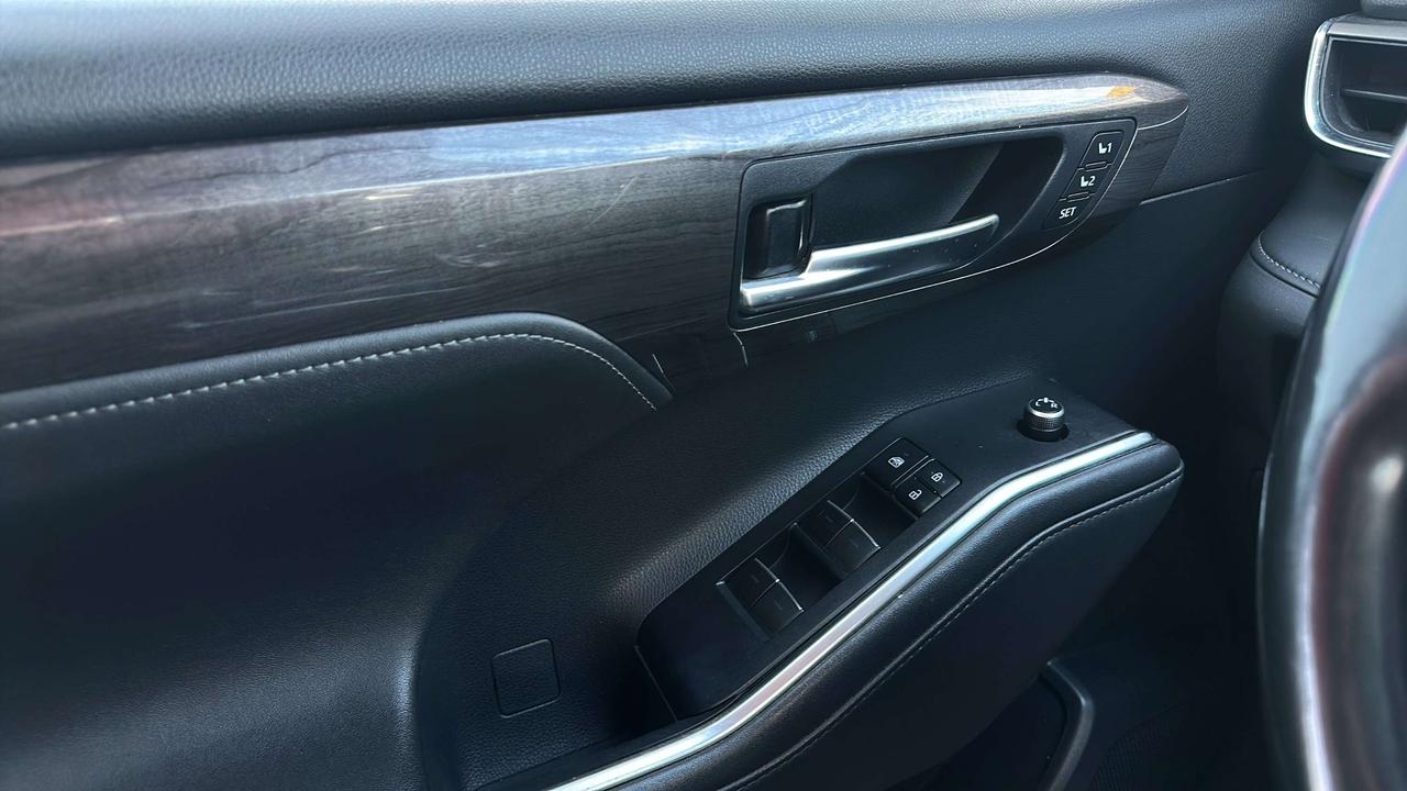 2020 Toyota Highlander LIMITED  Photo