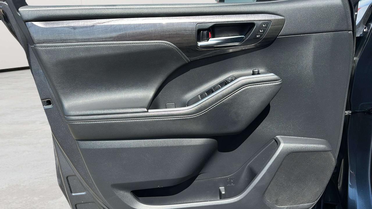 2020 Toyota Highlander LIMITED  Photo