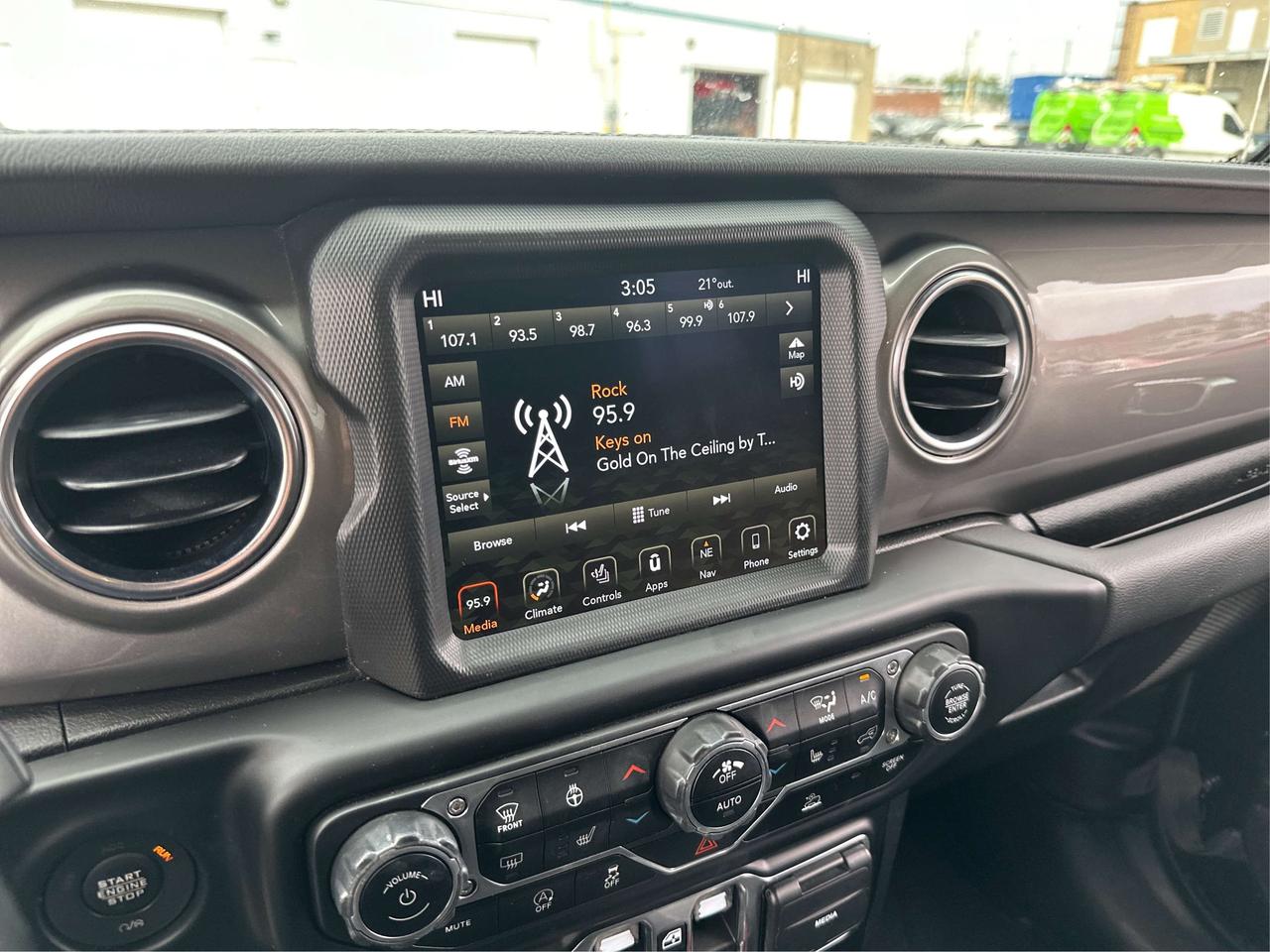 2021 Jeep Wrangler Sahara 4X4 OFFROAD TRIP READY WE FINANCE! Photo