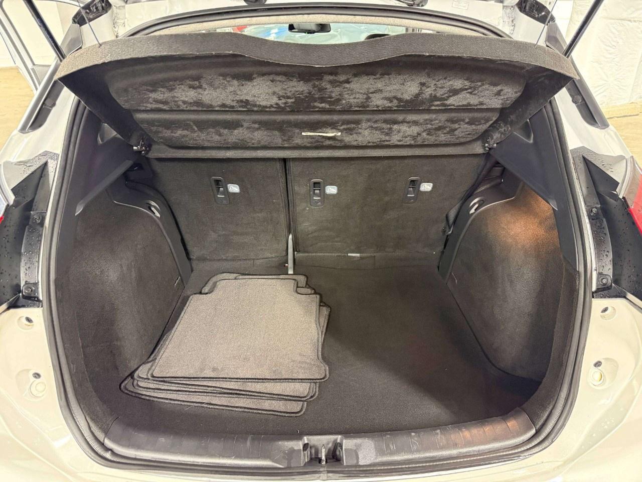 2021 Nissan Kicks SR FWD Photo