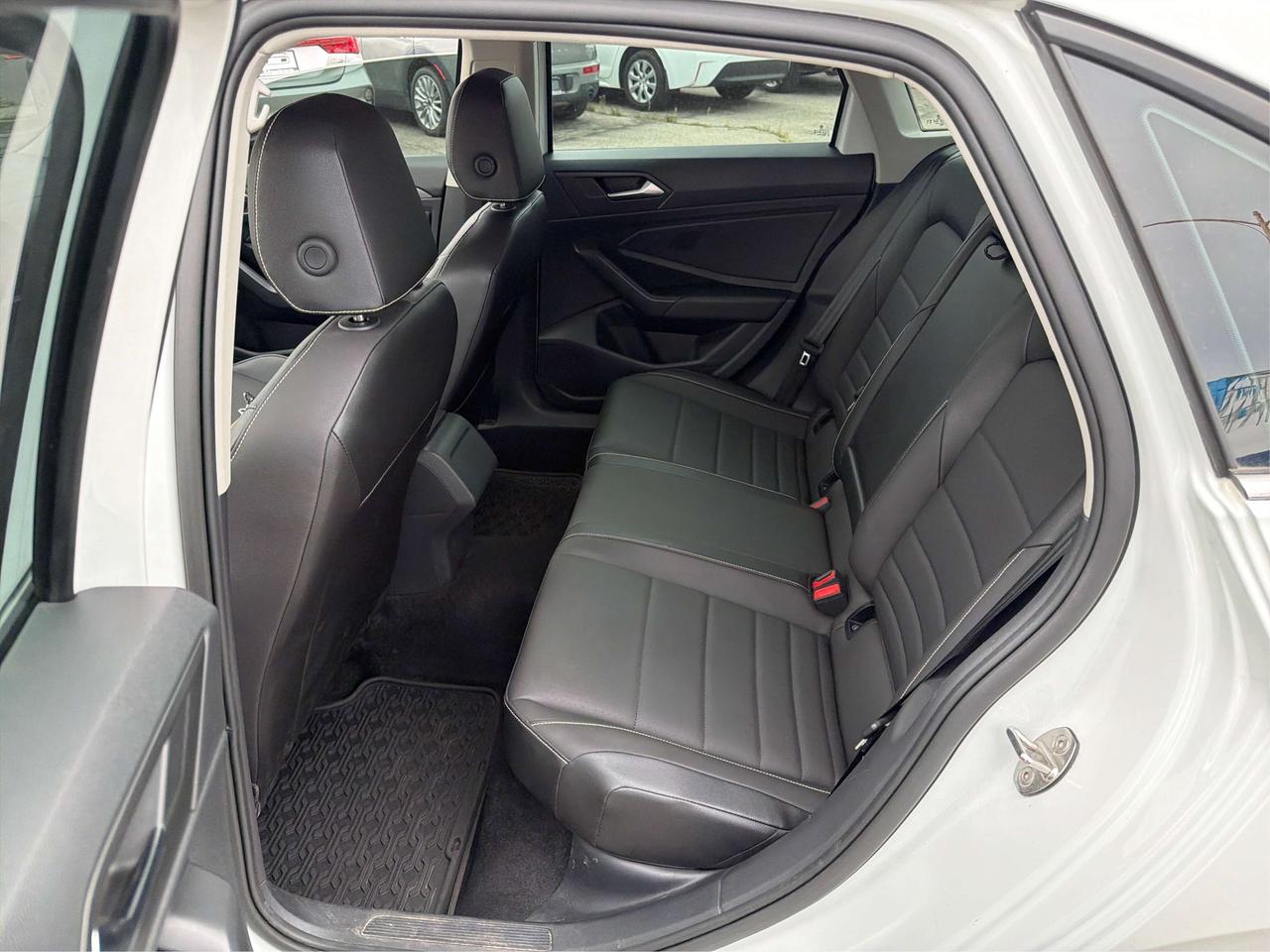 2024 Volkswagen Jetta Comfortline LEATHER SEATS WE FINANCE ALL CREDIT! Photo