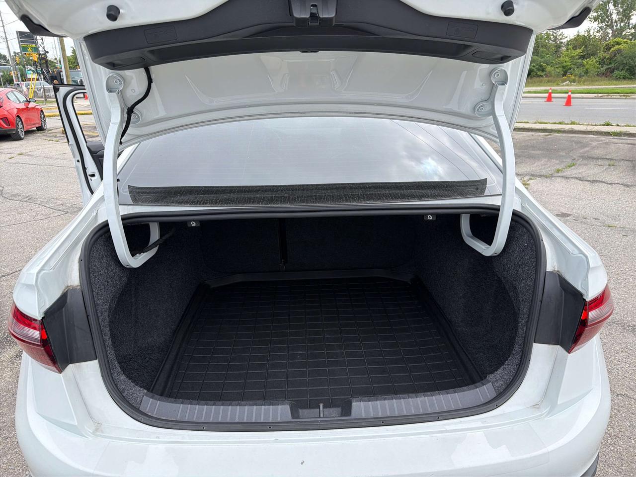 2024 Volkswagen Jetta Comfortline LEATHER SEATS WE FINANCE ALL CREDIT! Photo