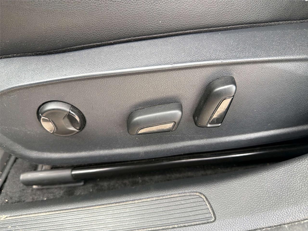 2024 Volkswagen Jetta Comfortline LEATHER SEATS WE FINANCE ALL CREDIT! Photo