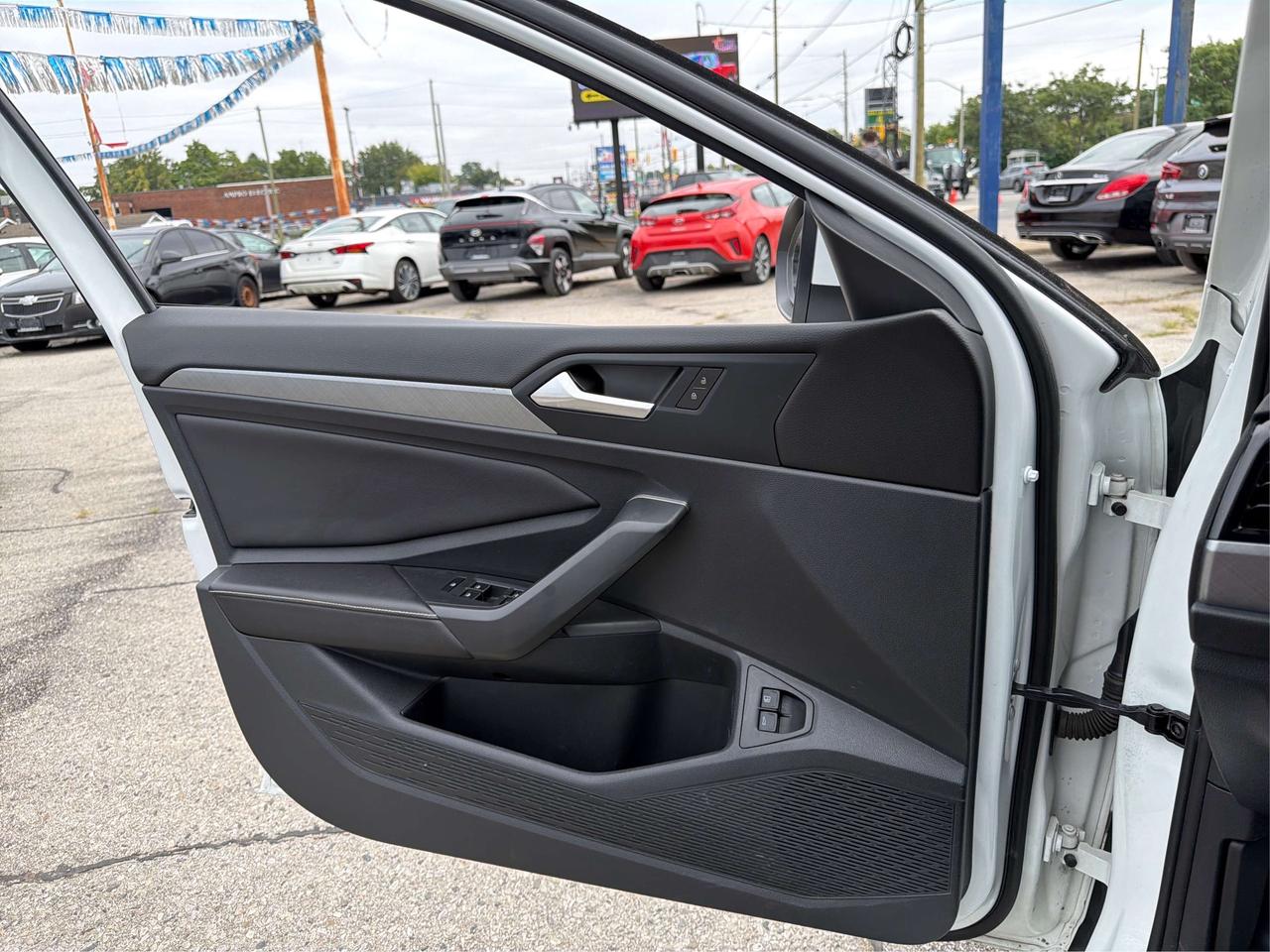 2024 Volkswagen Jetta Comfortline LEATHER SEATS WE FINANCE ALL CREDIT! Photo