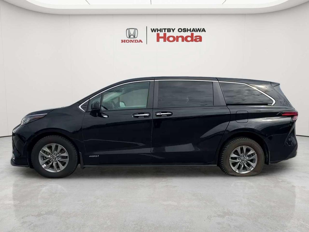 2021 Toyota Sienna XLE Photo