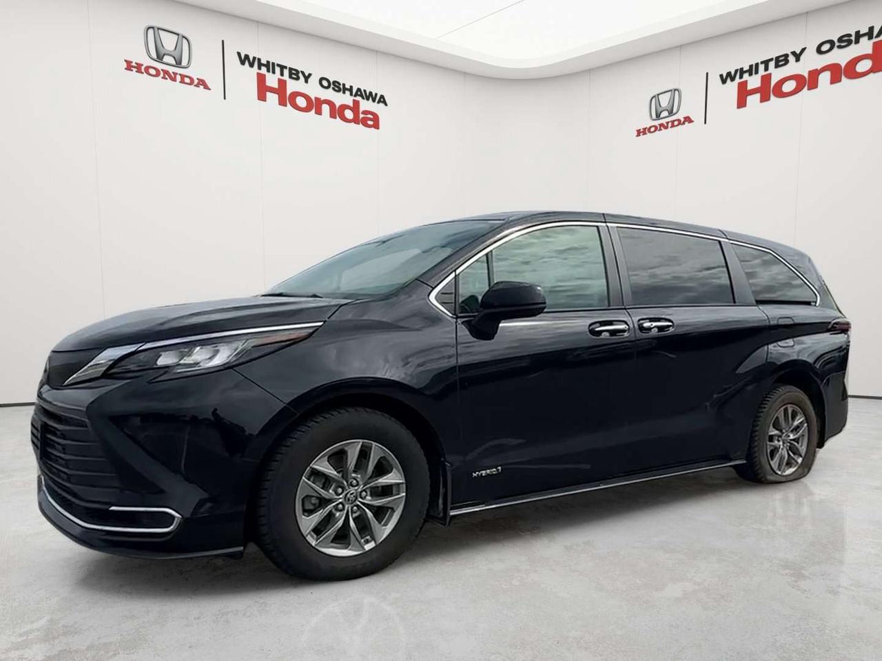 2021 Toyota Sienna XLE Photo5