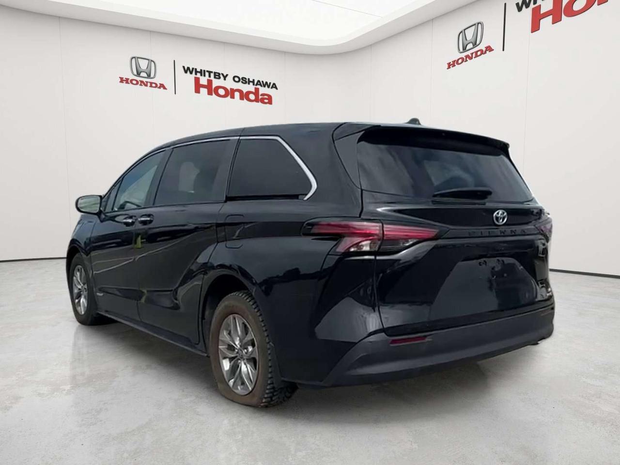 2021 Toyota Sienna XLE Photo