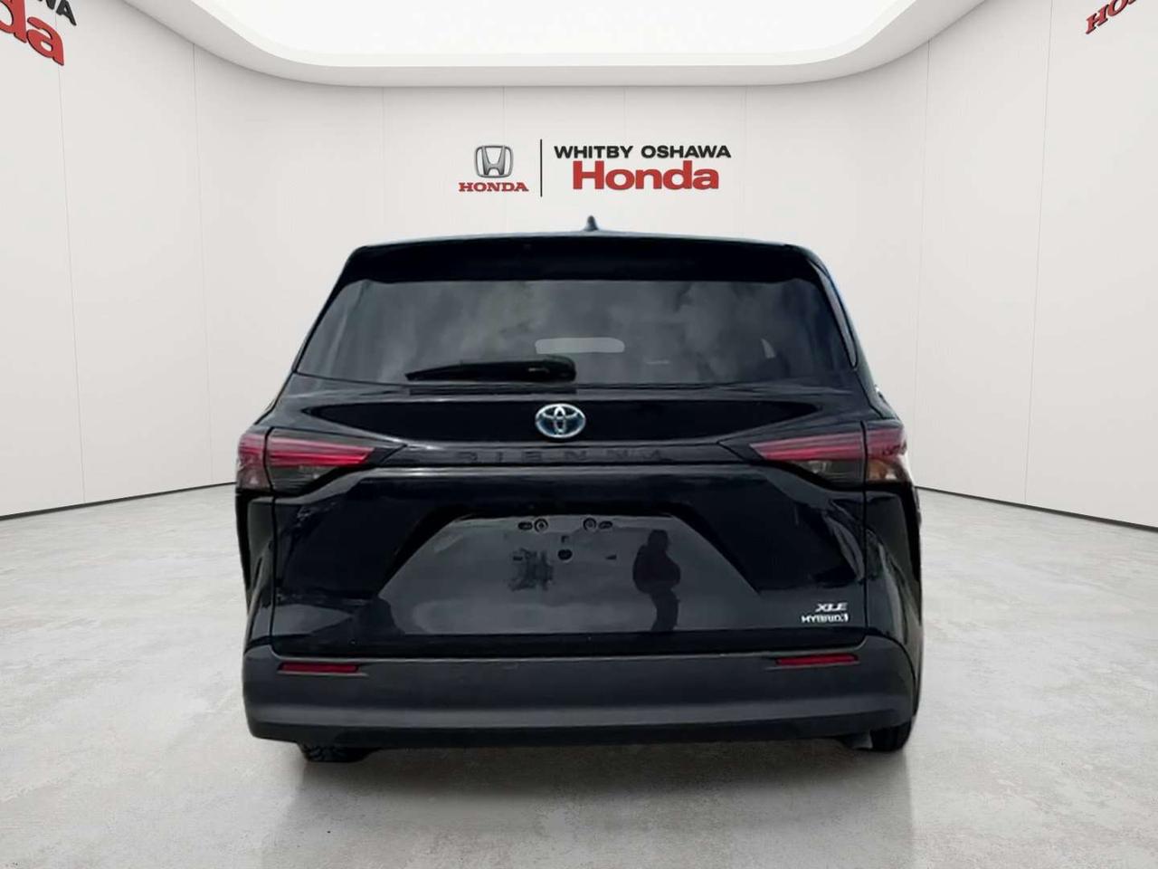 2021 Toyota Sienna XLE Photo