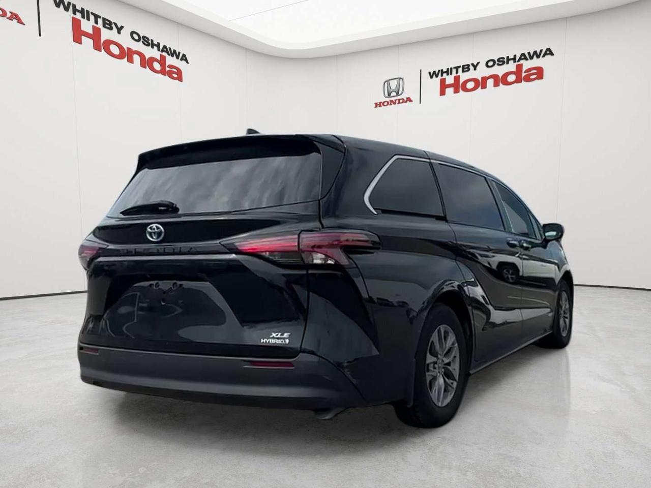 2021 Toyota Sienna XLE Photo