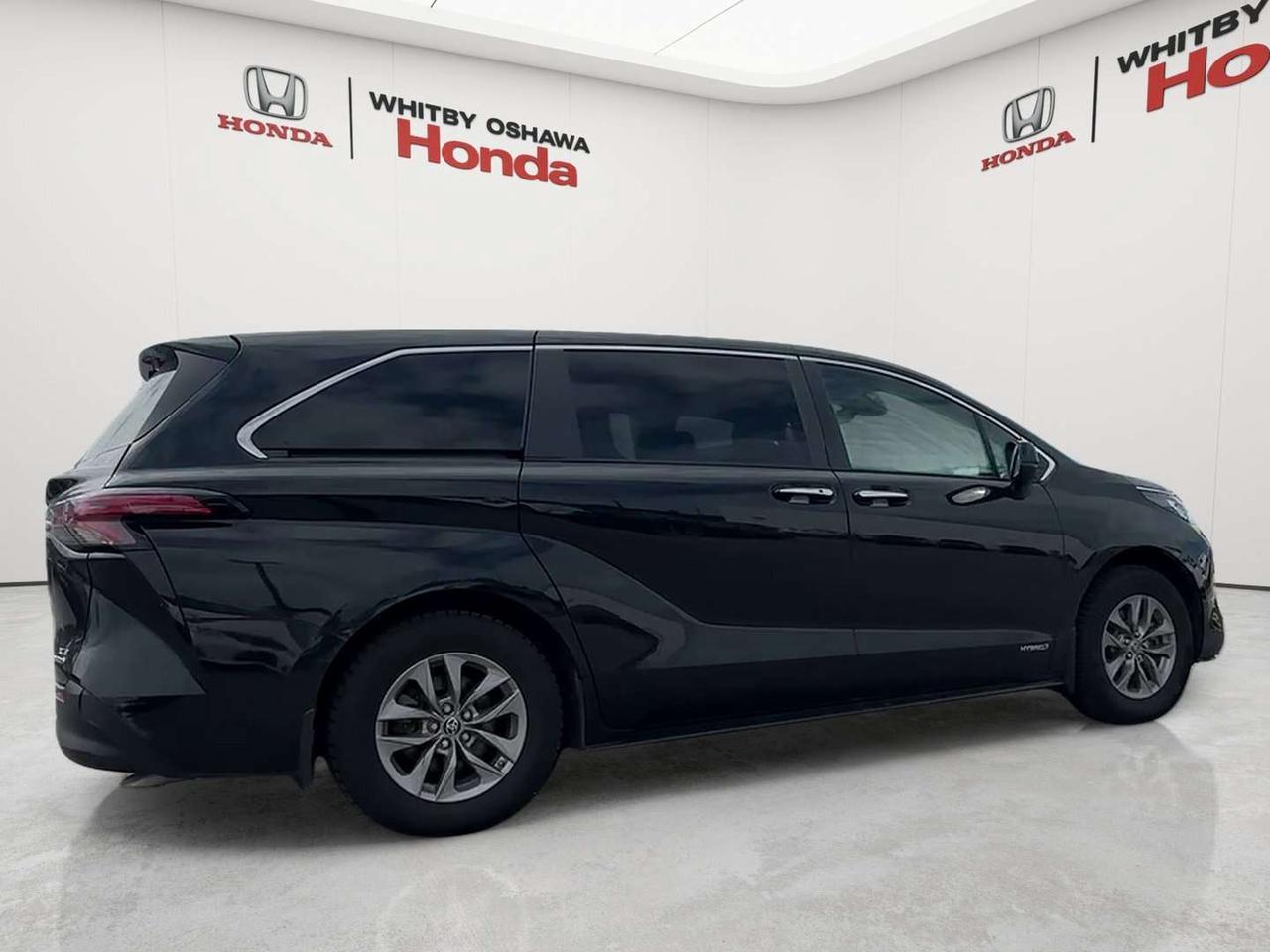 2021 Toyota Sienna XLE Photo