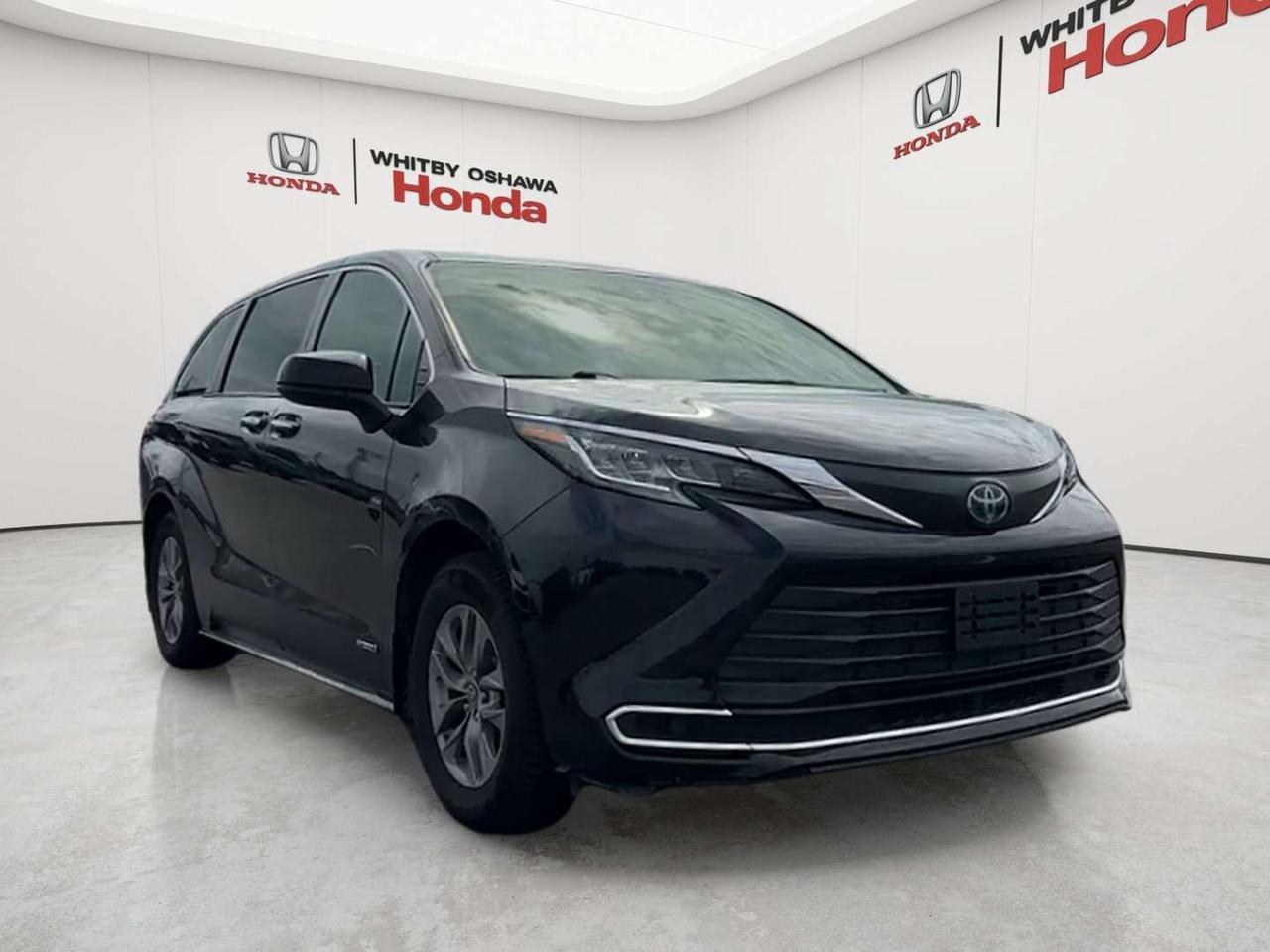 2021 Toyota Sienna XLE Photo