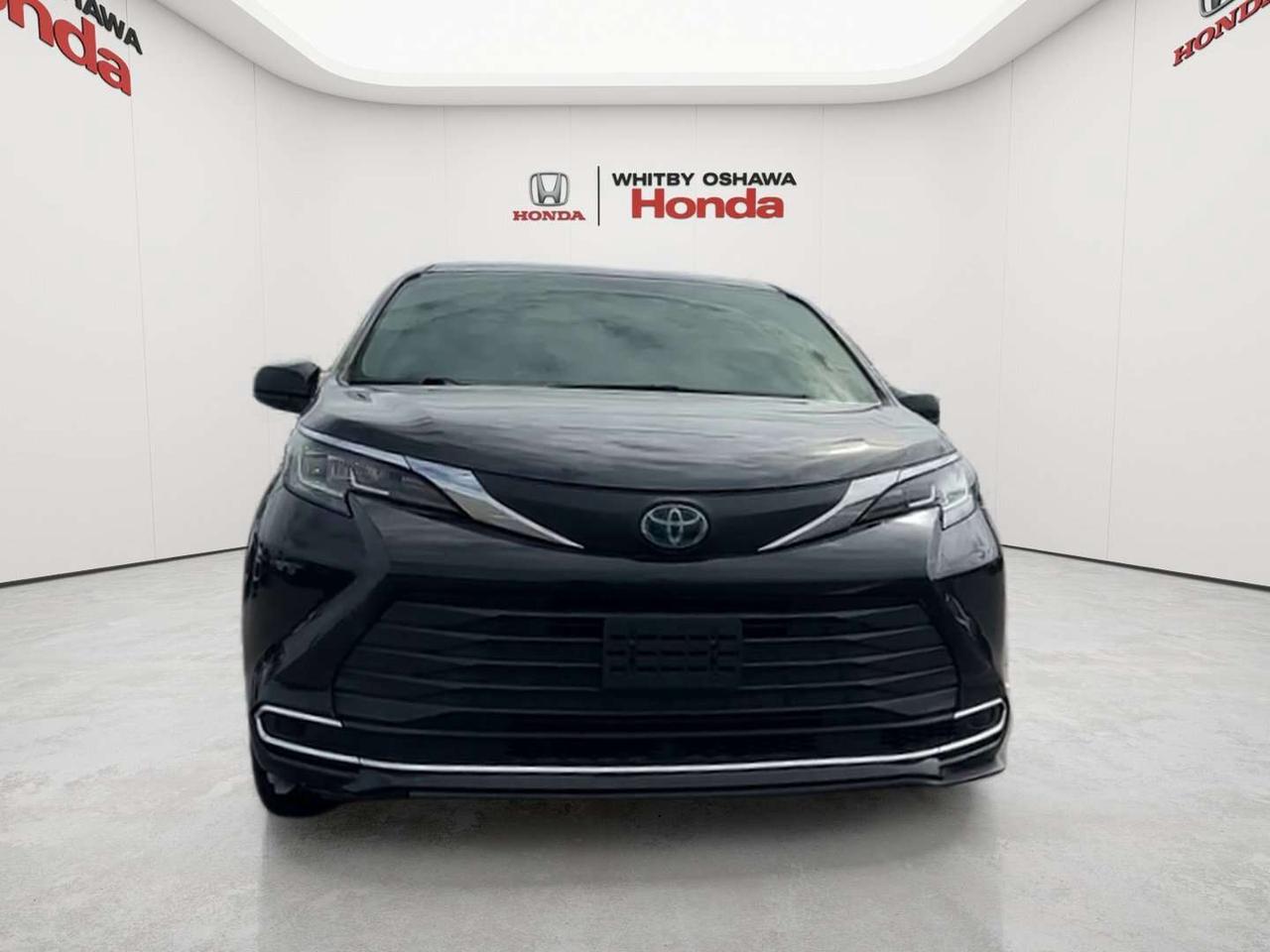 2021 Toyota Sienna XLE Photo