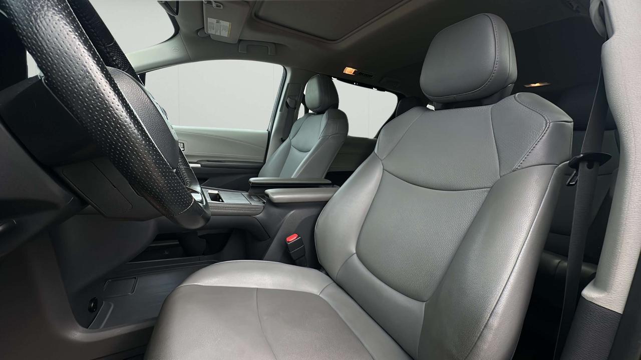 2021 Toyota Sienna XLE Photo