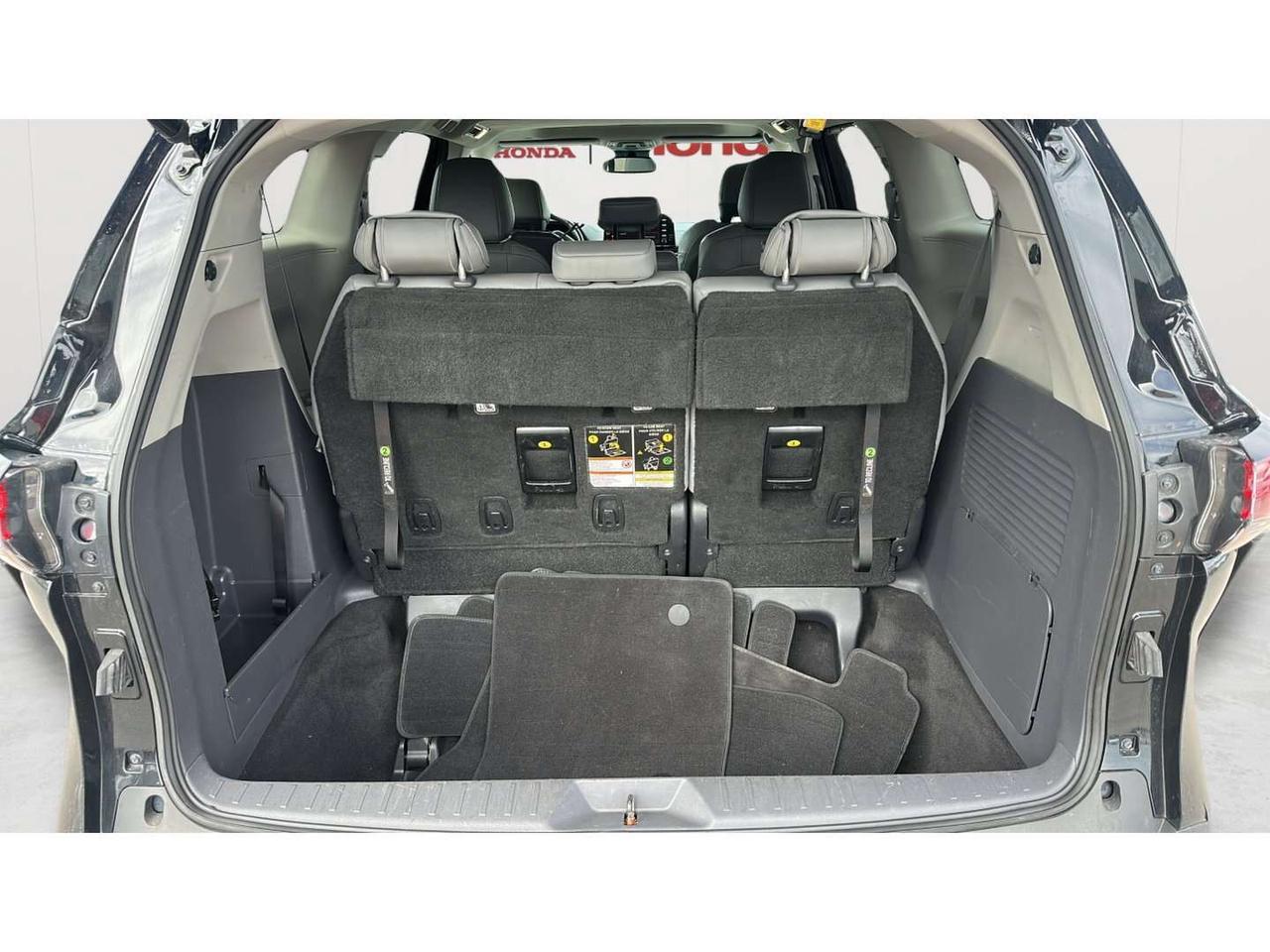 2021 Toyota Sienna XLE Photo