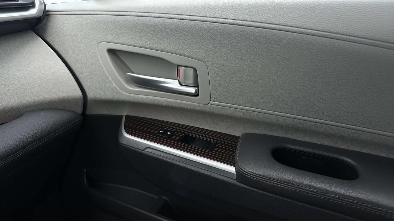 2021 Toyota Sienna XLE Photo