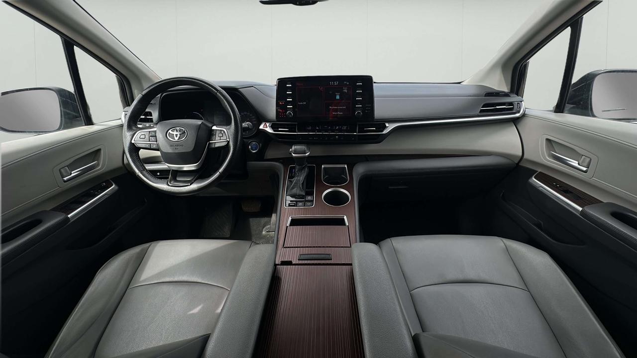 2021 Toyota Sienna XLE Photo