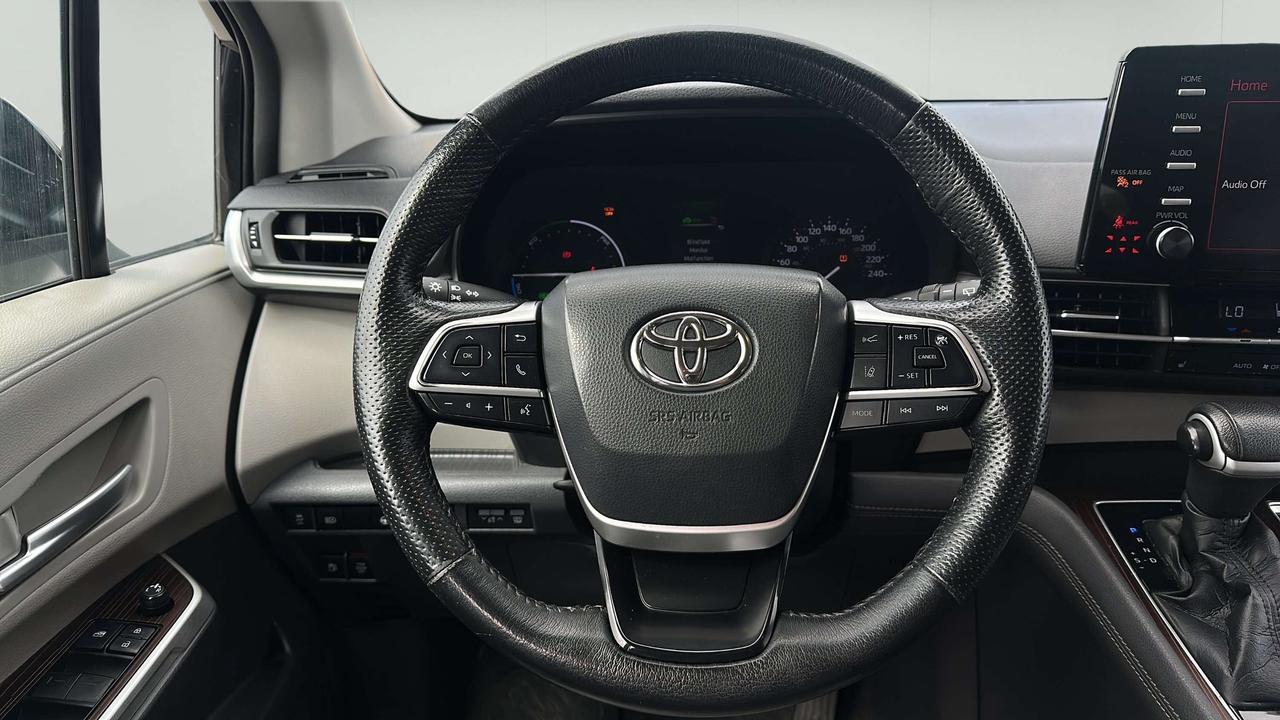 2021 Toyota Sienna XLE Photo