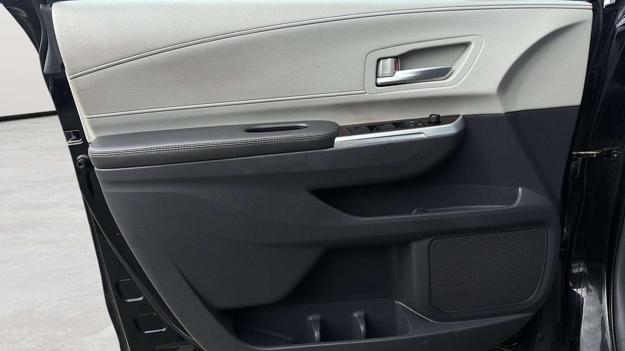 2021 Toyota Sienna XLE Photo