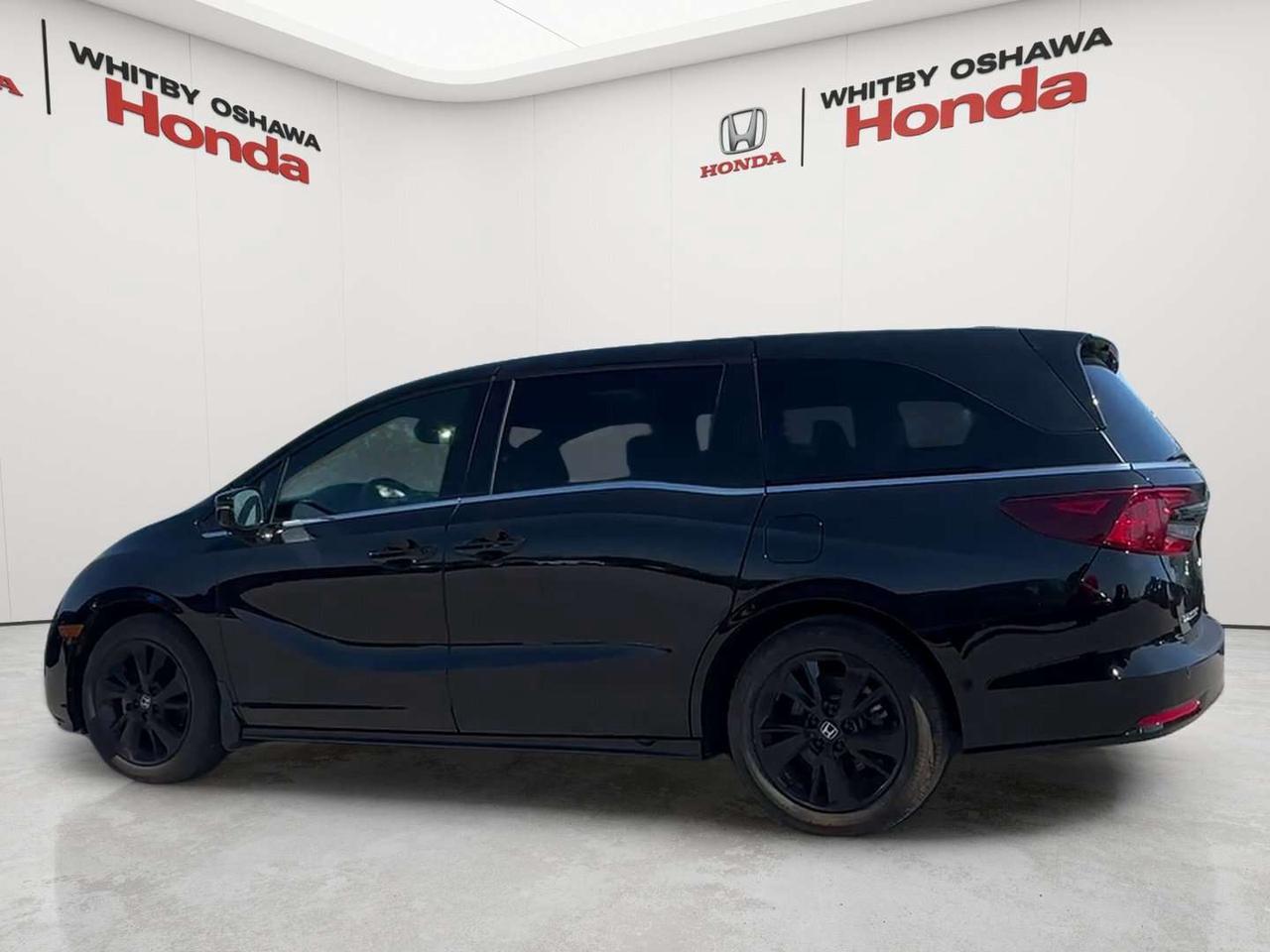 2024 Honda Odyssey Black Edition Photo3