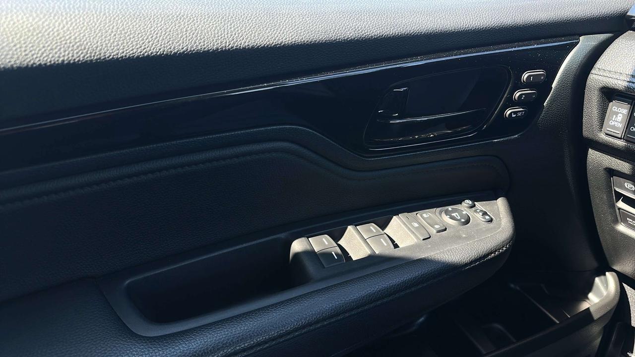 2024 Honda Odyssey Black Edition Photo