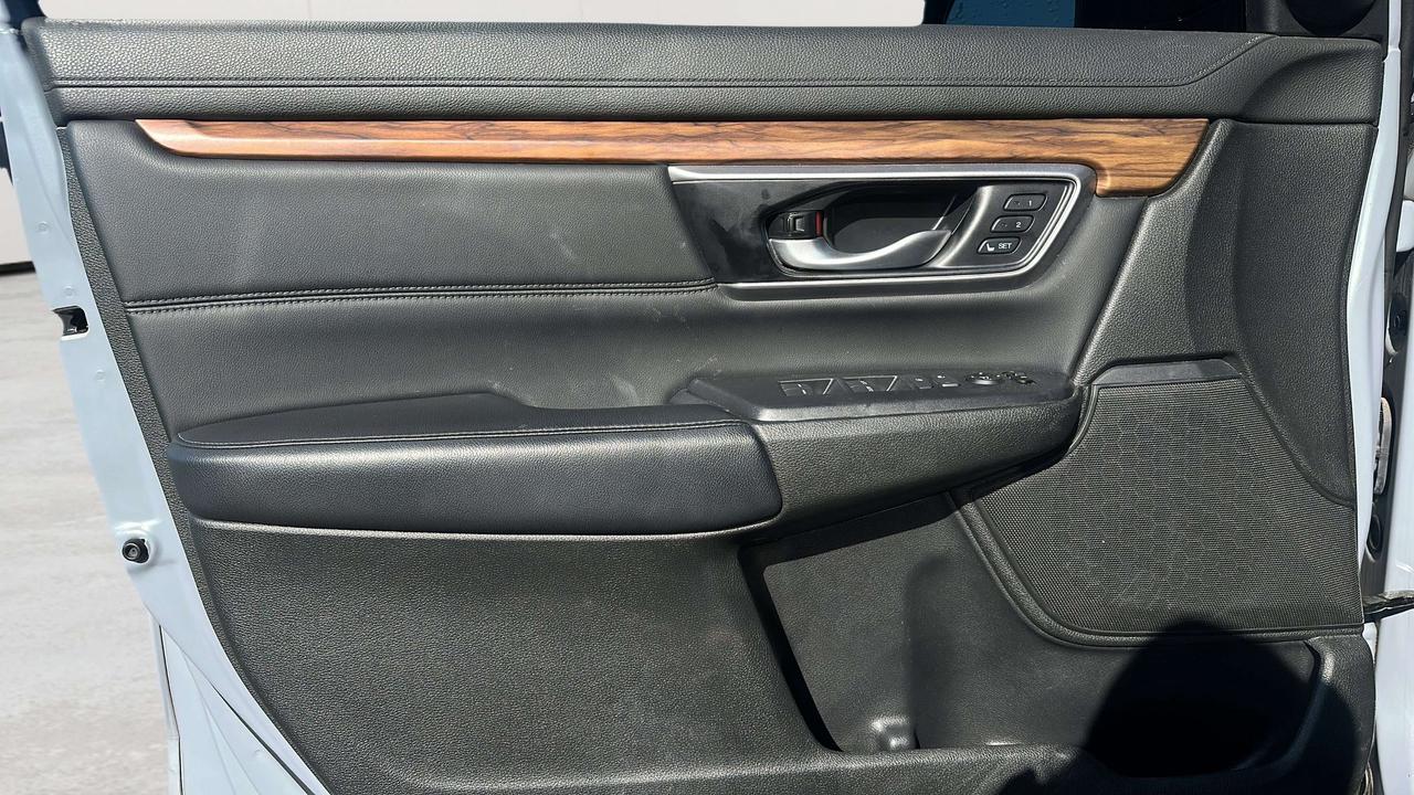 2022 Honda CR-V Touring Photo