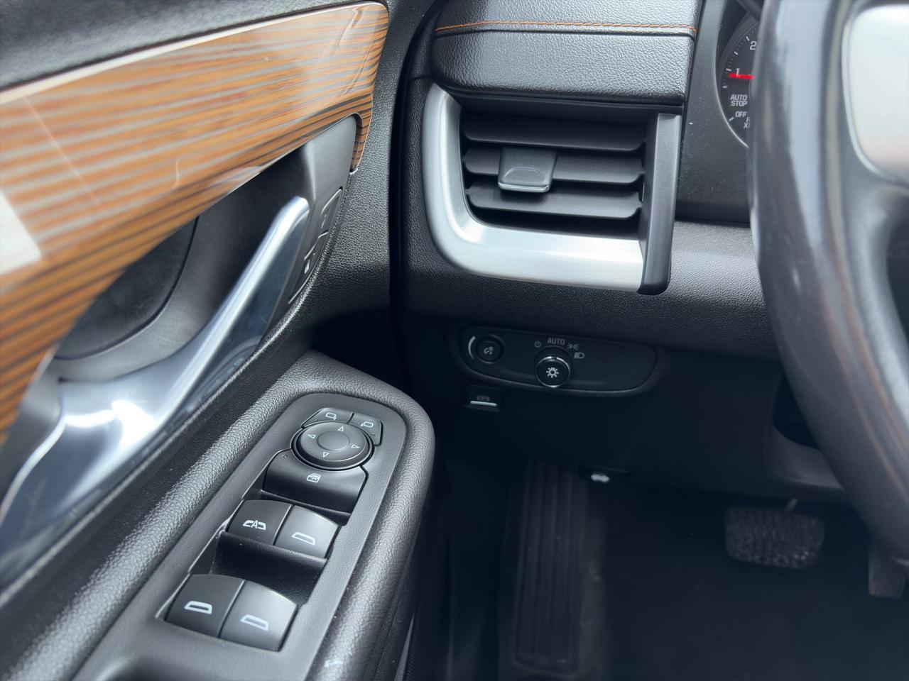 2020 GMC Terrain SLE | Front Collision Mitigation & Warning | Lane Departure Warning | Lane Keep Assist Photo