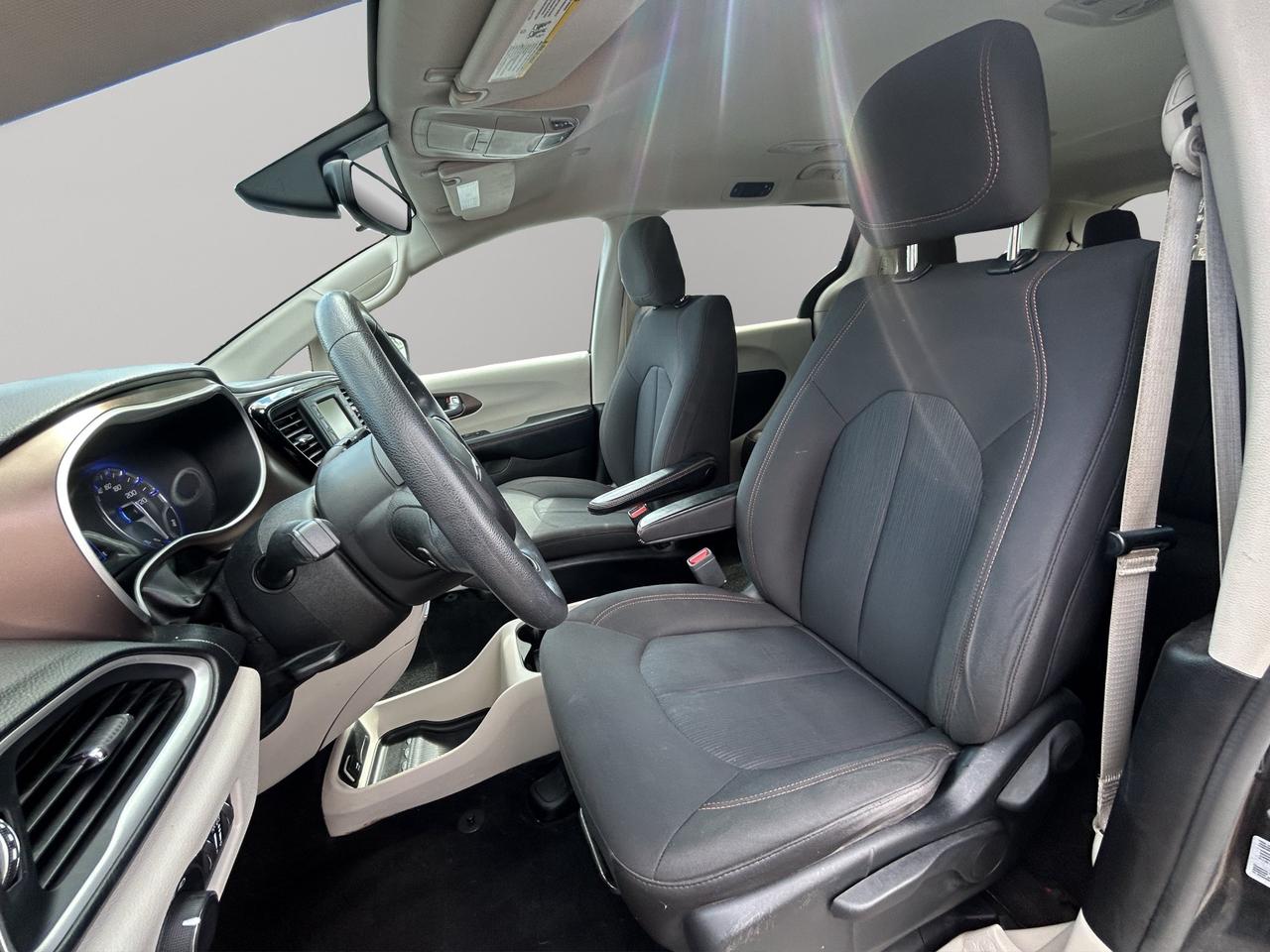 2017 Chrysler Pacifica LX | Keyless Entry & Start | Traction & Stability Control Photo
