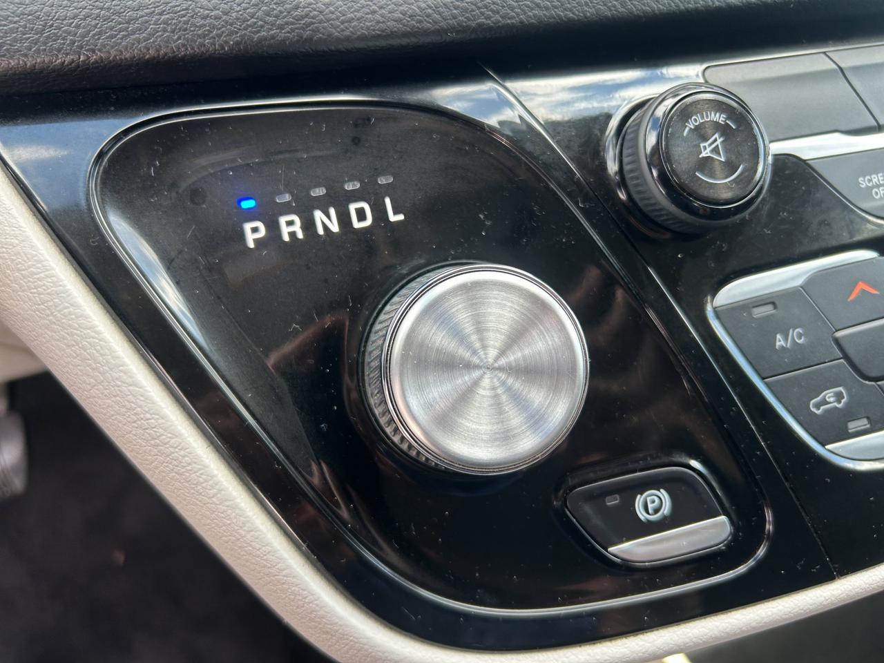 2017 Chrysler Pacifica LX | Keyless Entry & Start | Traction & Stability Control Photo