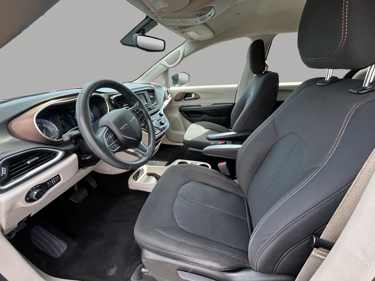 2017 Chrysler Pacifica LX | Keyless Entry & Start | Traction & Stability Control Photo