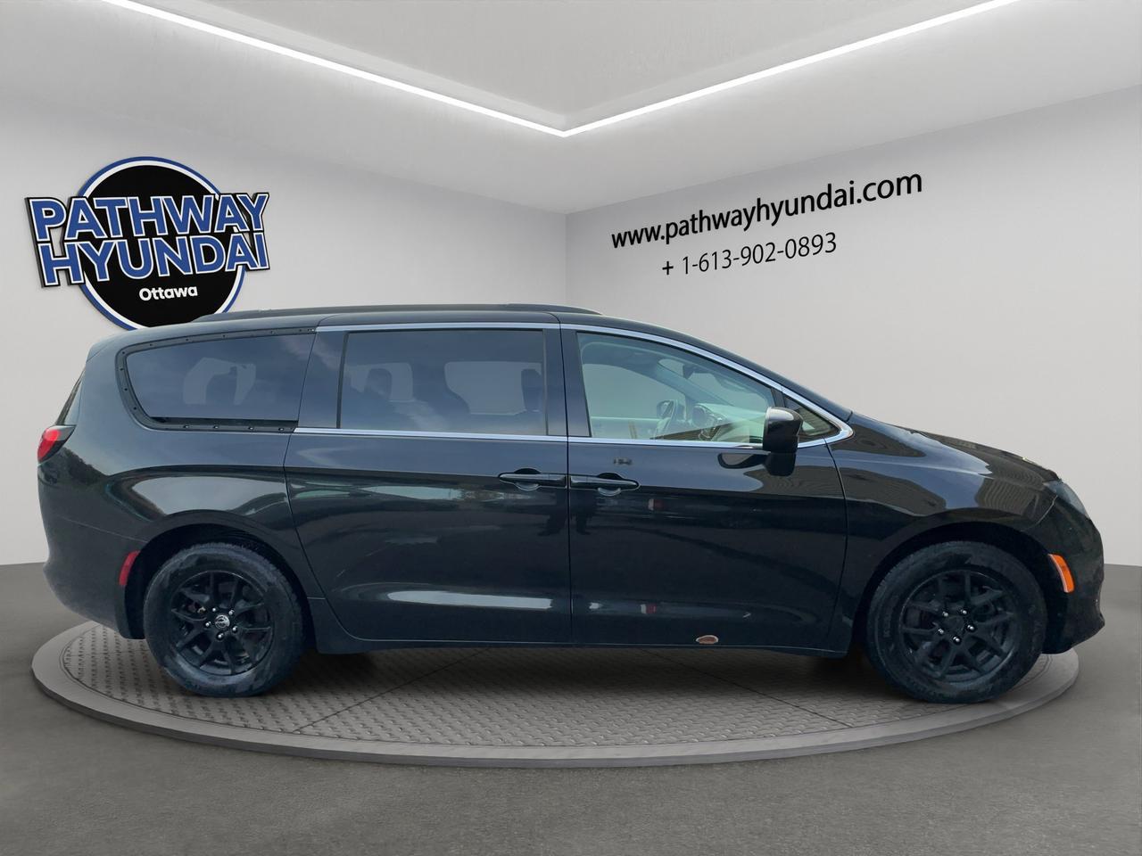 2017 Chrysler Pacifica LX | Keyless Entry & Start | Traction & Stability Control Photo
