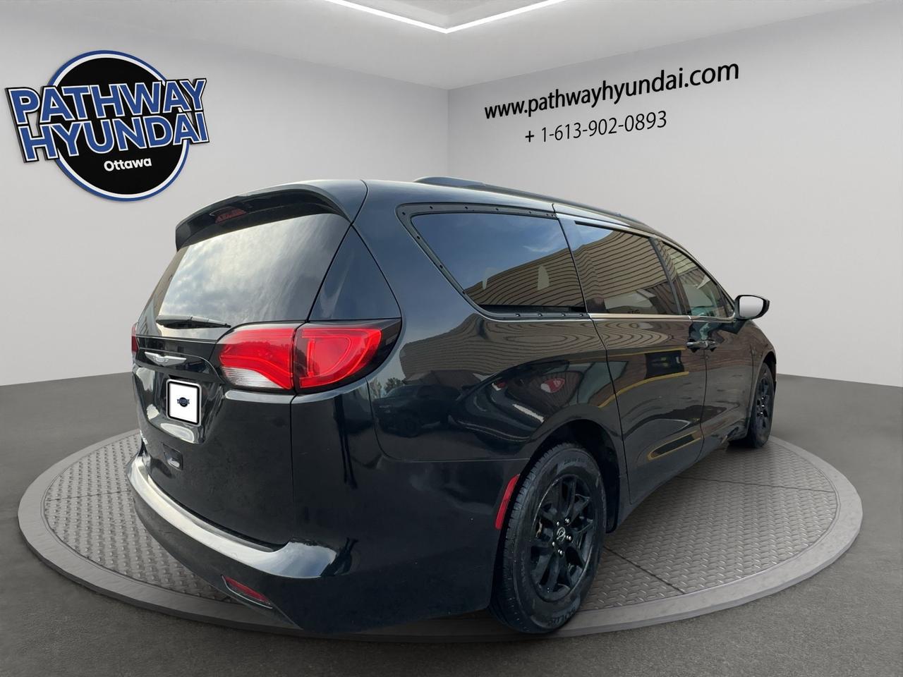2017 Chrysler Pacifica LX | Keyless Entry & Start | Traction & Stability Control Photo